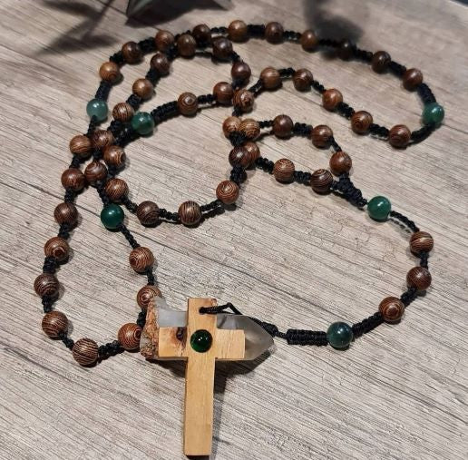 chapelet en perle de bois et pierre naturelle la croix en bois d'olivier corse fait mains